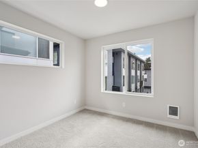 2121 N 148th Street C, Shoreline WA 98133