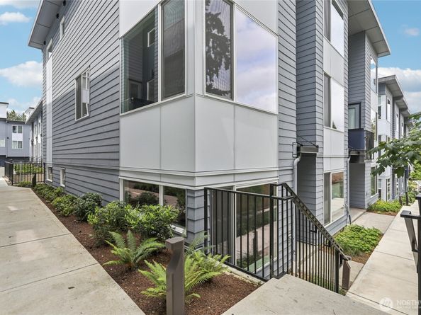2121 N 148th Street C, Shoreline WA 98133