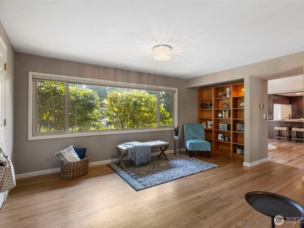 19555 Ave NE 170th, Woodinville WA 98072