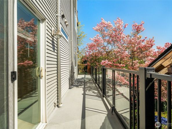 4031 Aurora Avenue N 201, Seattle WA 98103