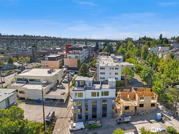 3425 Albion Place N, Seattle WA 98103