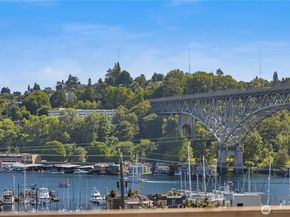 3425 Albion Place N, Seattle WA 98103