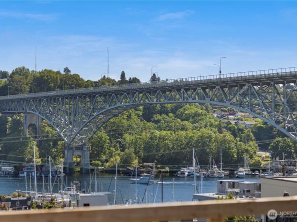 3425 Albion Place N, Seattle WA 98103