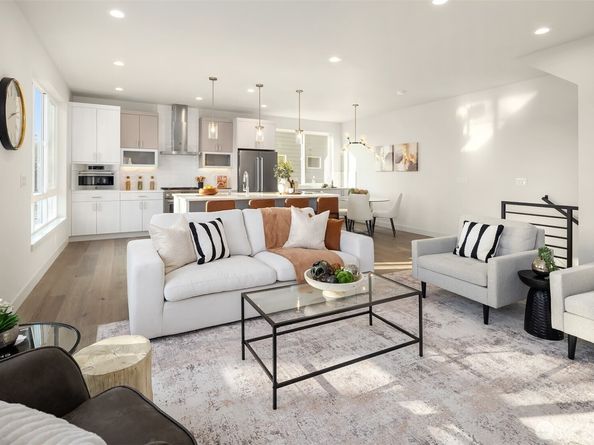 4570 22nd Avenue SW, Seattle WA 98106