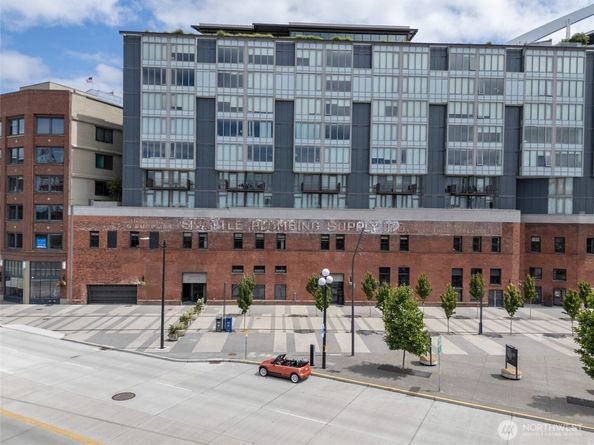590 1st Avenue S 703, Seattle WA 98104