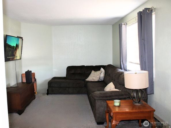 9020 Corbin Drive, Everett WA 98204