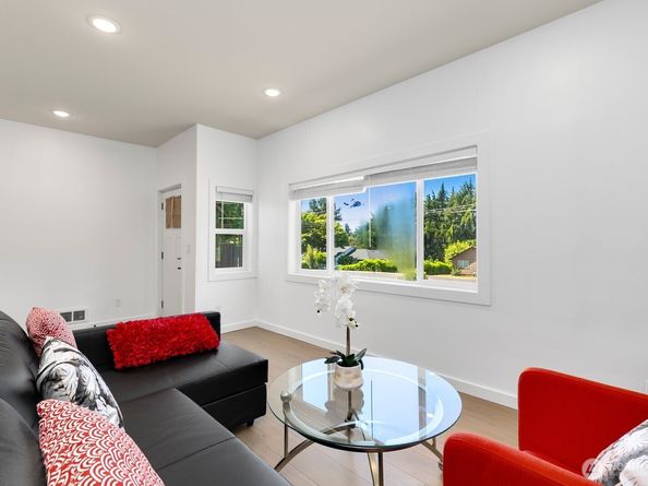 13422 6th Avenue S, Burien WA 98168