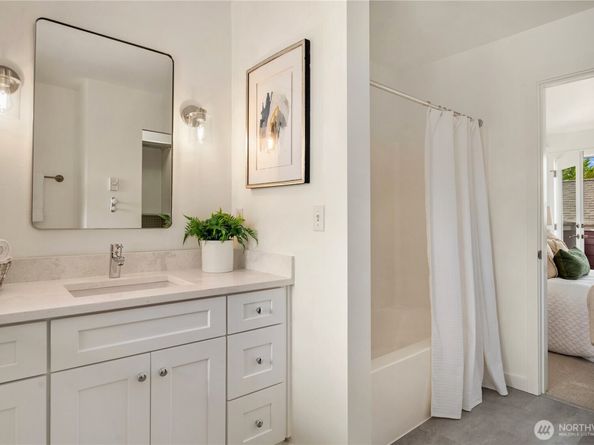 5430 California Avenue SW 2C, Seattle WA 98136