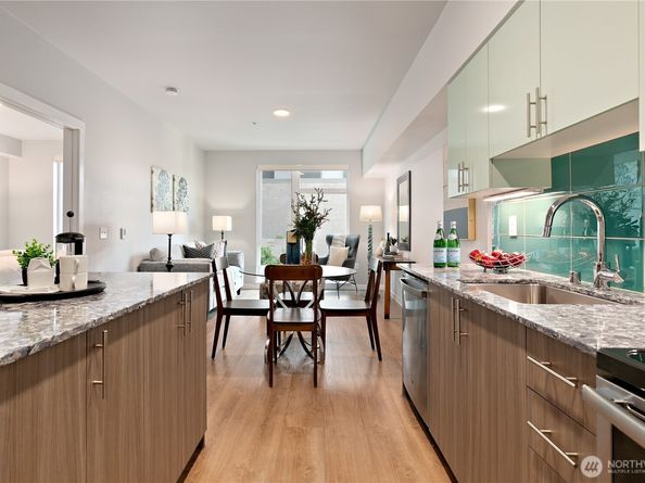 1085 103rd Avenue NE 203, Bellevue WA 98004