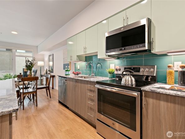 1085 103rd Avenue NE 203, Bellevue WA 98004