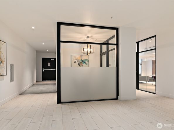 1085 103rd Avenue NE 203, Bellevue WA 98004
