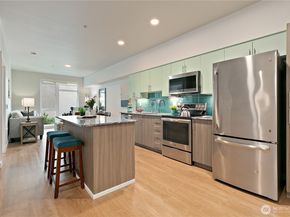 1085 103rd Avenue NE 203, Bellevue WA 98004
