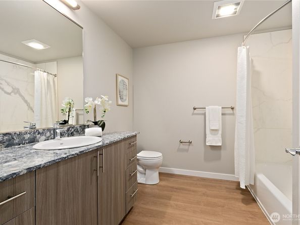 1085 103rd Avenue NE 203, Bellevue WA 98004