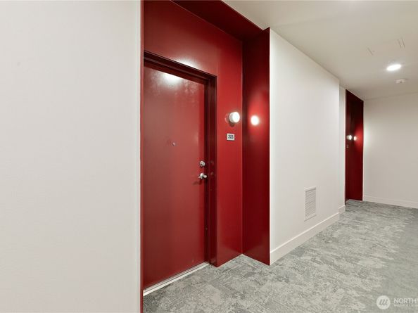 1085 103rd Avenue NE 203, Bellevue WA 98004