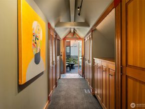 524 Malden Avenue E, Seattle WA 98112