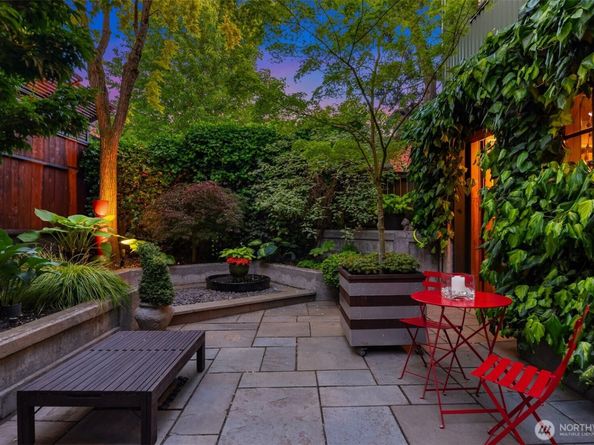 524 Malden Avenue E, Seattle WA 98112