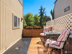 379 100th Avenue NE A, Bellevue WA 98004