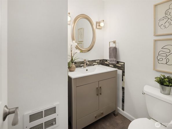 379 100th Avenue NE A, Bellevue WA 98004