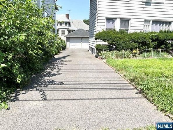 207 Grand Avenue, Palisades Park NJ 07650