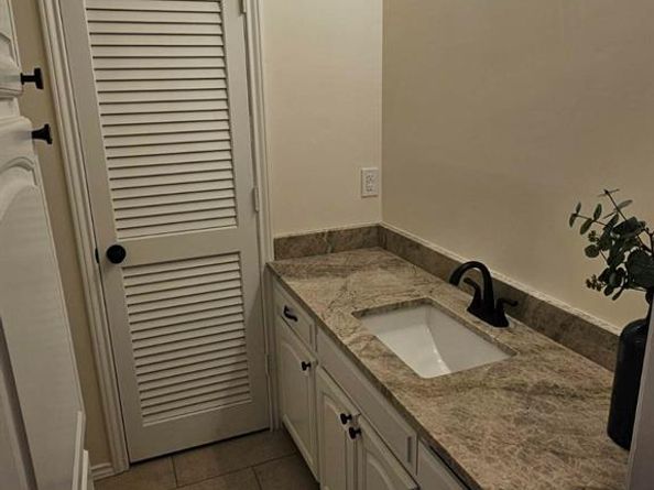1817  Rhinevalley Drive , Arlington Texas 76012