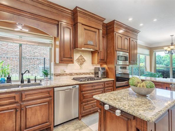2810  Wren Lane , Richardson Texas 75082