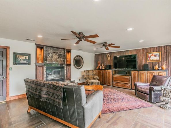 1504  Riverview Drive , Arlington Texas 76012