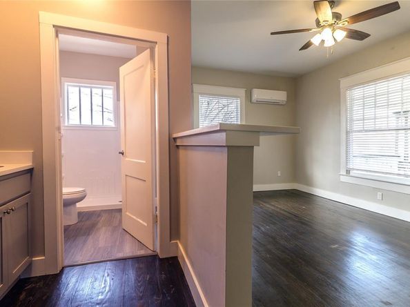4602  East Side Avenue , Dallas Texas 75226