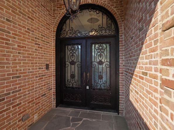 14787  Buckingham Court , Addison Texas 75254
