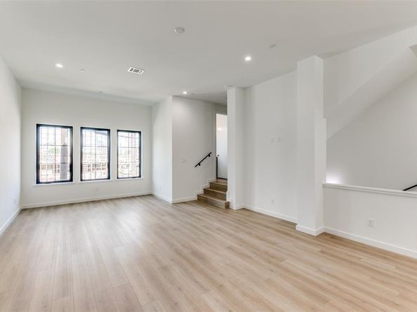 1763  Novela Way , Dallas Texas 75215