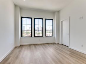 1763  Novela Way , Dallas Texas 75215