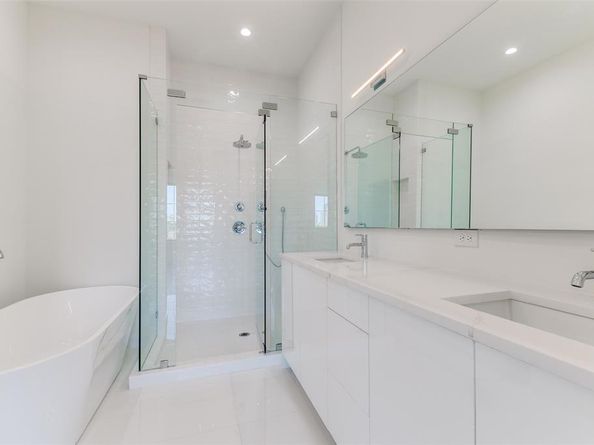 1763  Novela Way , Dallas Texas 75215
