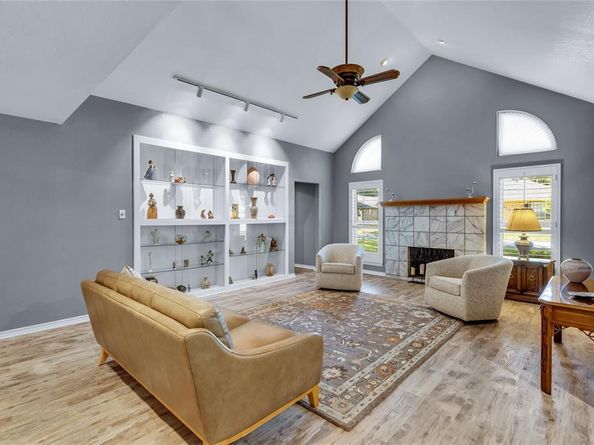 321  Timberlake Drive , Azle Texas 76020
