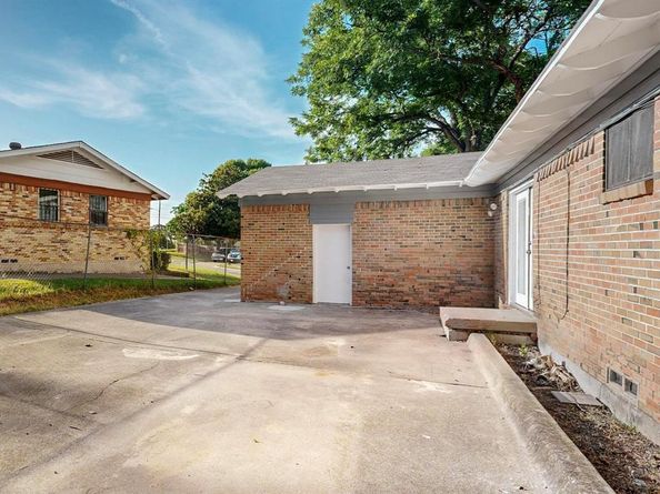 1436  Summertime Lane , Dallas Texas 75241