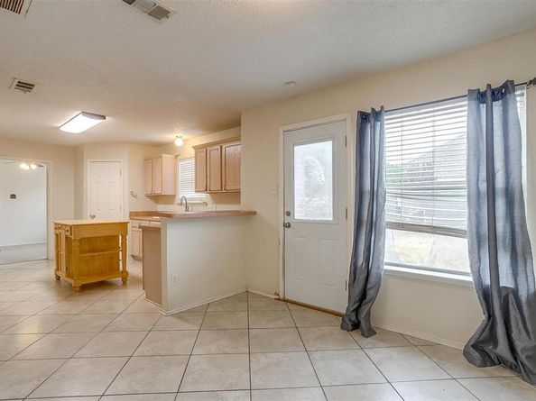 2924  Timber Creek Trail , Fort Worth Texas 76118