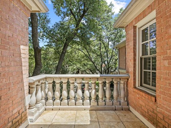 11911  Edgestone Road , Dallas Texas 75230