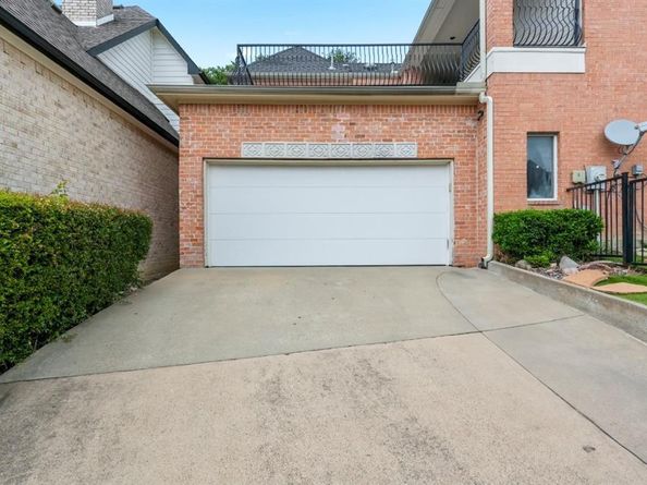 11911  Edgestone Road , Dallas Texas 75230