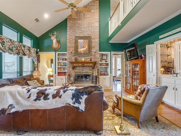 5004  Bridgewater Drive , Arlington Texas 76017