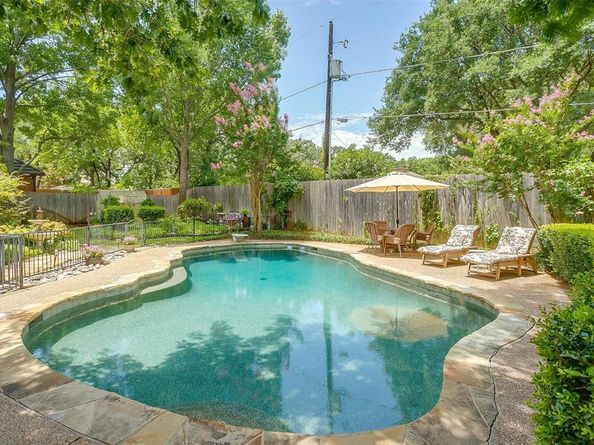 5004  Bridgewater Drive , Arlington Texas 76017