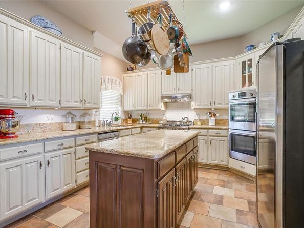 5004  Bridgewater Drive , Arlington Texas 76017