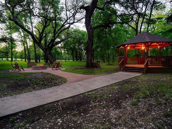7200  Oak Creeks Court , Fort Worth Texas 76135