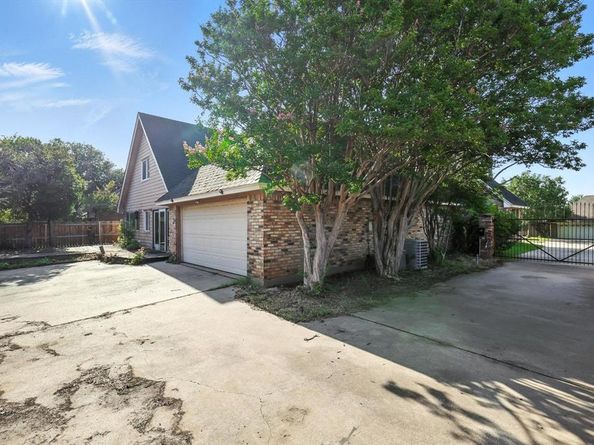 709  Trail Lake Drive , Euless Texas 76039