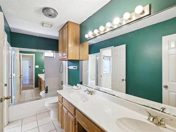 709  Trail Lake Drive , Euless Texas 76039