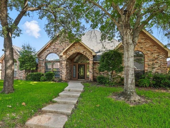 709  Trail Lake Drive , Euless Texas 76039