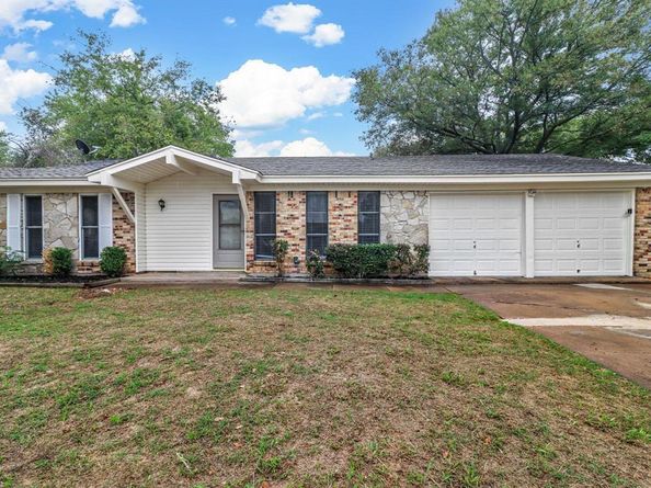 5904  Emerson Drive , Watauga Texas 76148