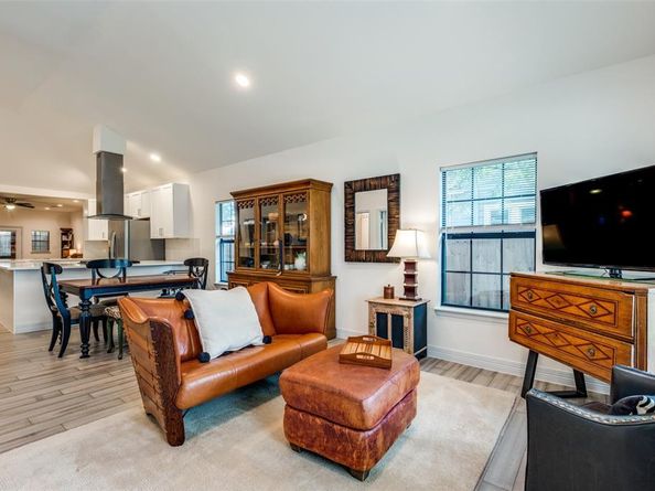 711  Hollywood Avenue , Dallas Texas 75208