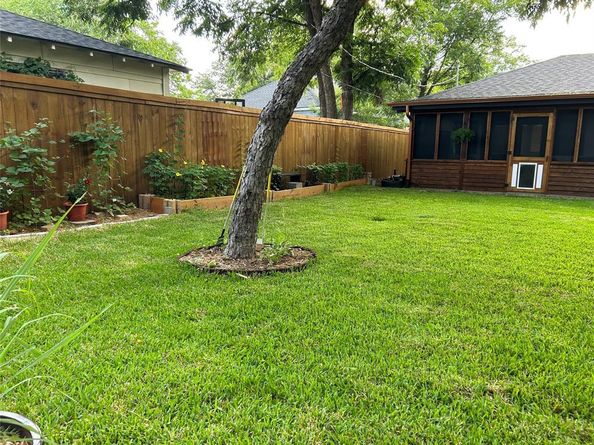 711  Hollywood Avenue , Dallas Texas 75208