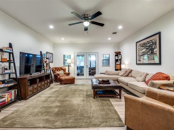 711  Hollywood Avenue , Dallas Texas 75208