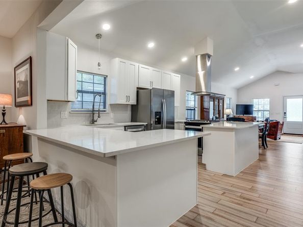 711  Hollywood Avenue , Dallas Texas 75208