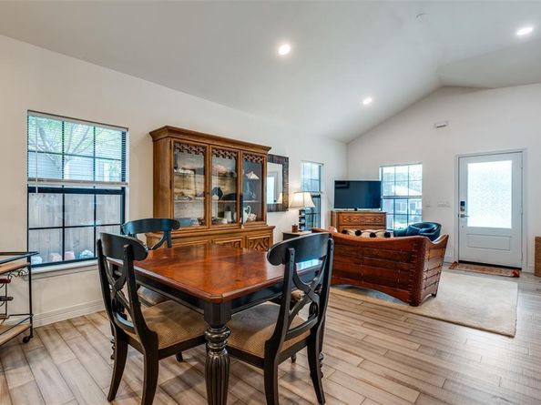 711  Hollywood Avenue , Dallas Texas 75208
