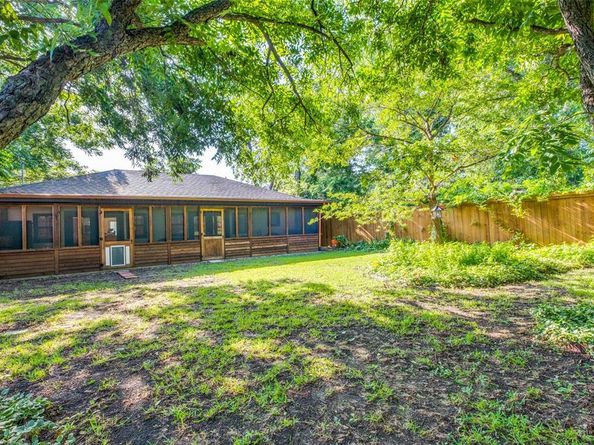 711  Hollywood Avenue , Dallas Texas 75208